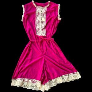 NWT Vintage Jeunique Fuchsia Sleep Romper with Lace Trim Size Medium